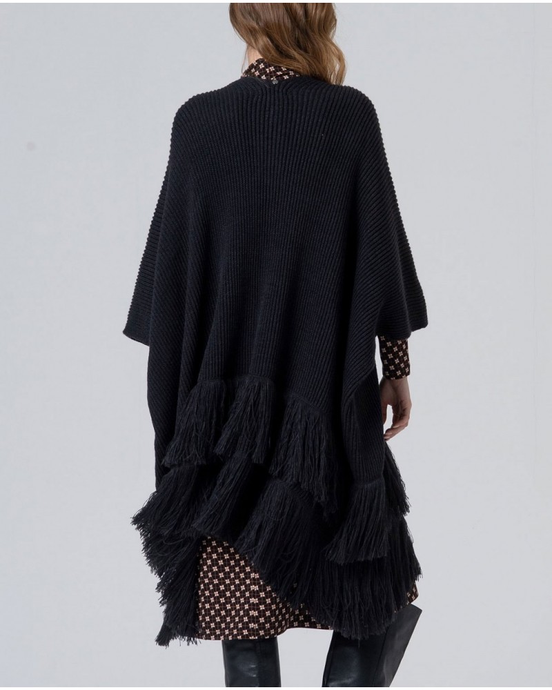 Poncho de punto NEGRO de Surkana