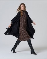 Poncho de punto NEGRO de Surkana
