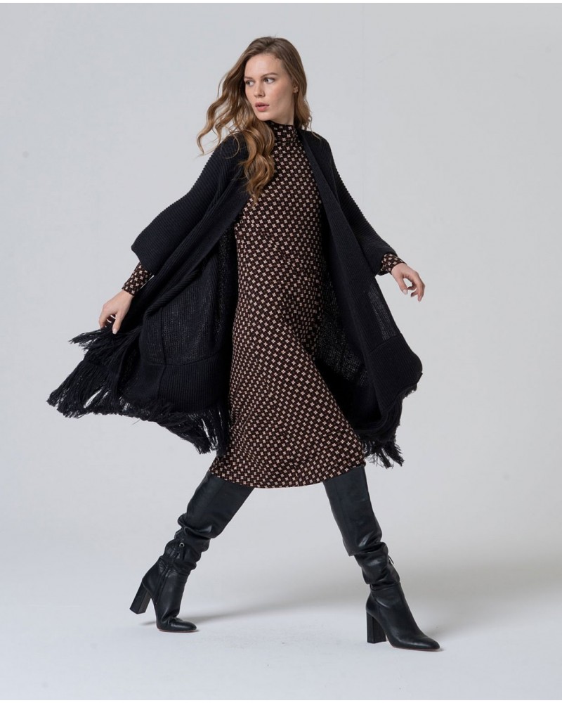 Poncho de punto NEGRO de Surkana