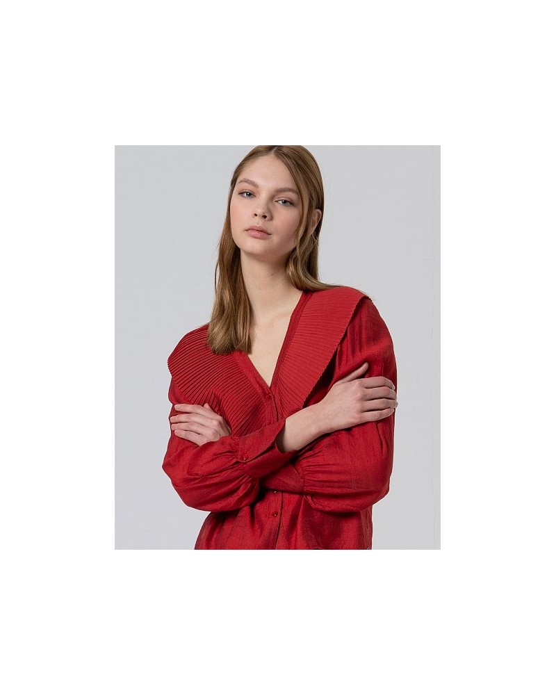 Camisa roja cuello pico de Surkana