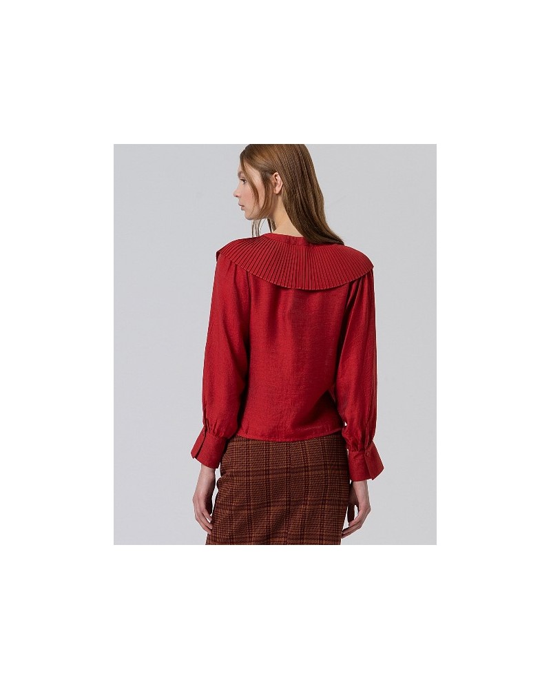 Camisa roja cuello pico de Surkana