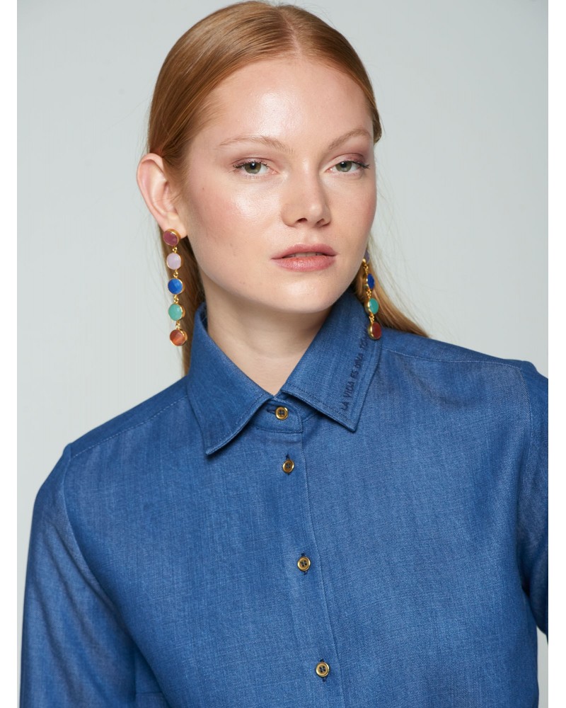 Camisa vaquera puños bordados de Vilagallo