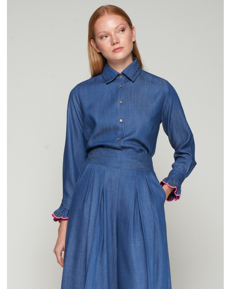 Camisa vaquera puños bordados de Vilagallo