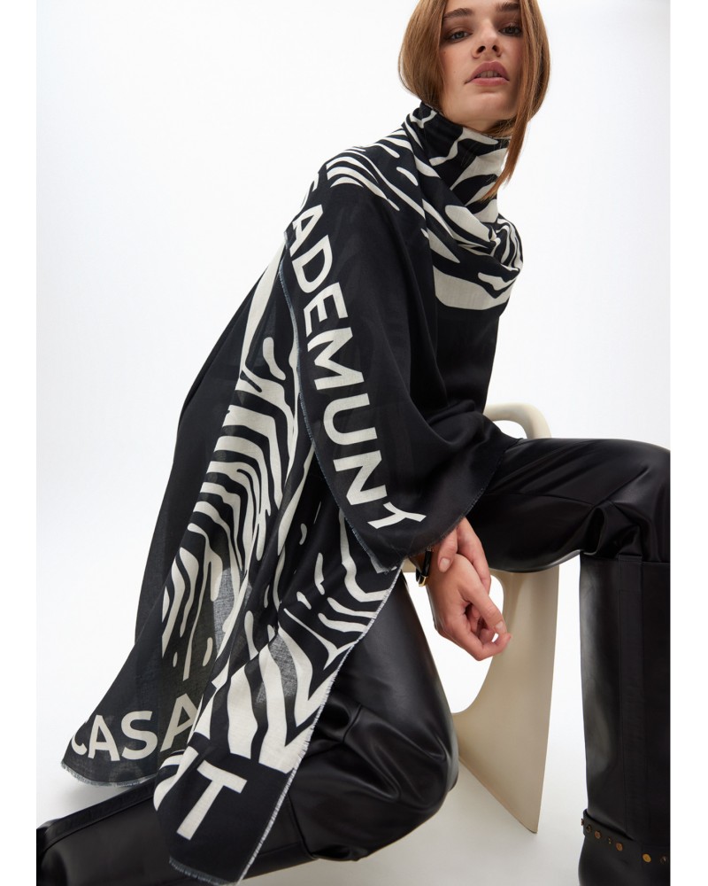 Foular estampado cebra de Lola Casademunt