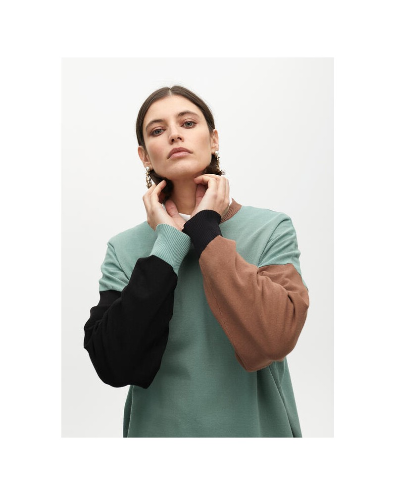 Jersey azul verde y azul de Lola Casademunt