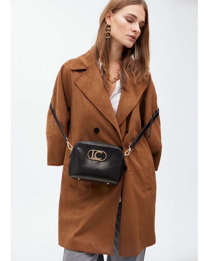 Bandolera negra de Lola Casademunt