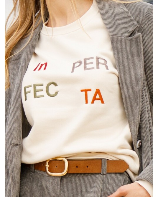 Sudadera letras bordadas de In Perfecta