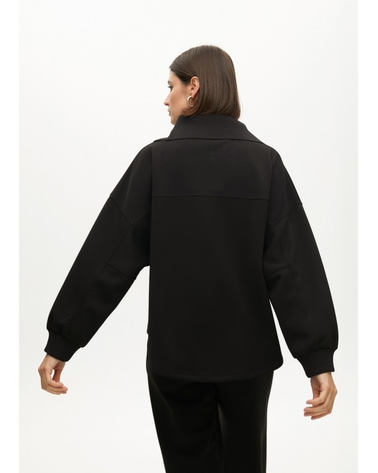 Sudadera negra con bolsillo de Lola Casademunt