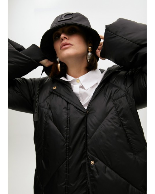 Gorro negro de lluvia de Lola Casademunt