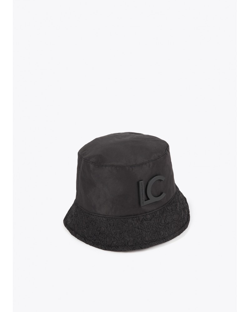 Gorro negro de lluvia de Lola Casademunt