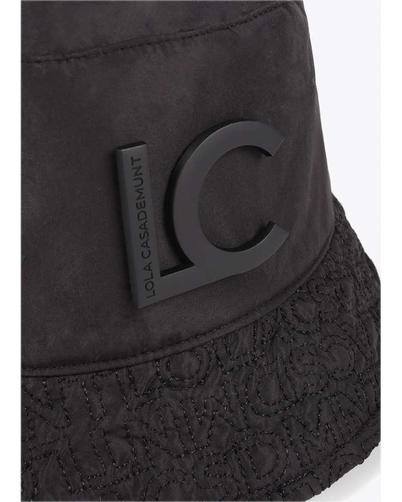 Gorro negro de lluvia de Lola Casademunt