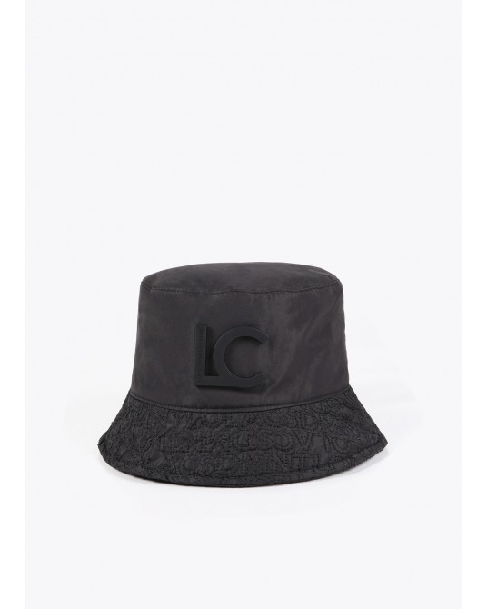 Gorro negro de lluvia de Lola Casademunt