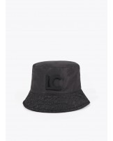 Gorro negro de lluvia de Lola Casademunt