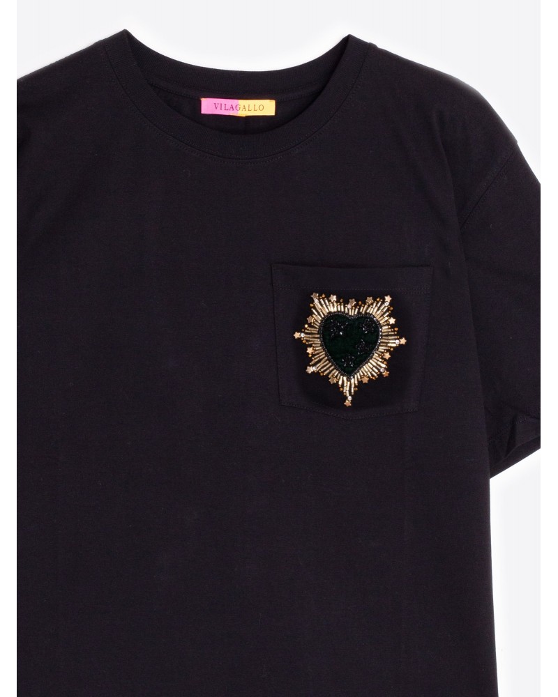 Camiseta negra corazòn bordado de Vilagallo