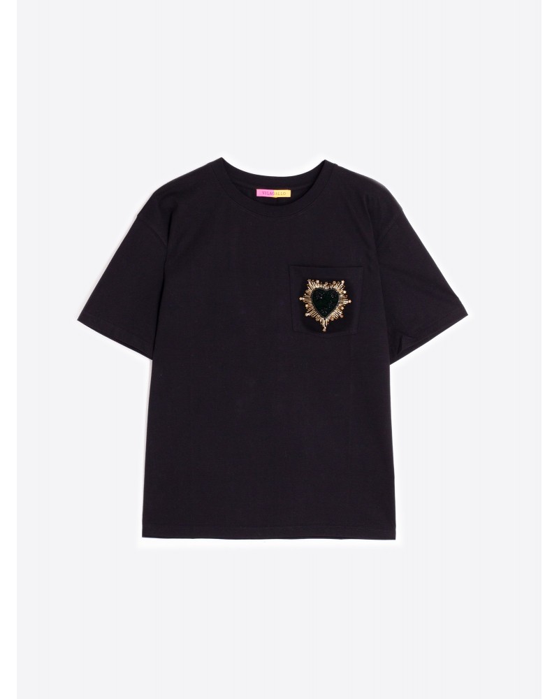 Camiseta negra corazòn bordado de Vilagallo