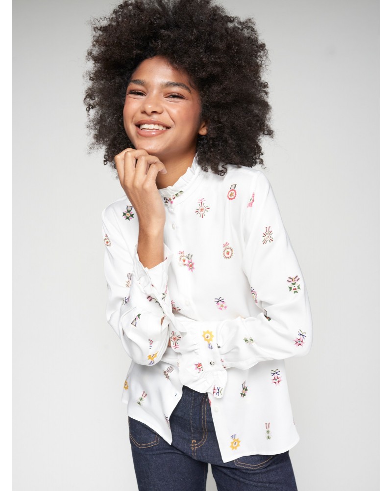 Camisa blanca condecoraciones de Vilagallo