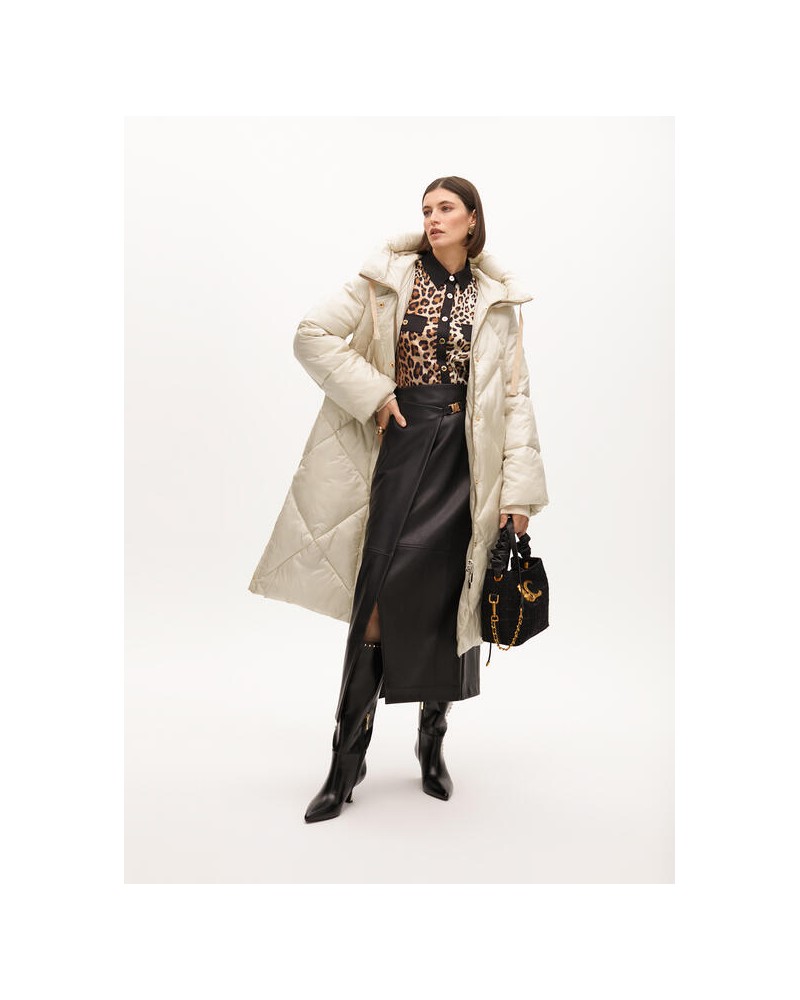 Anorak plumas capucha de Lola Casademunt