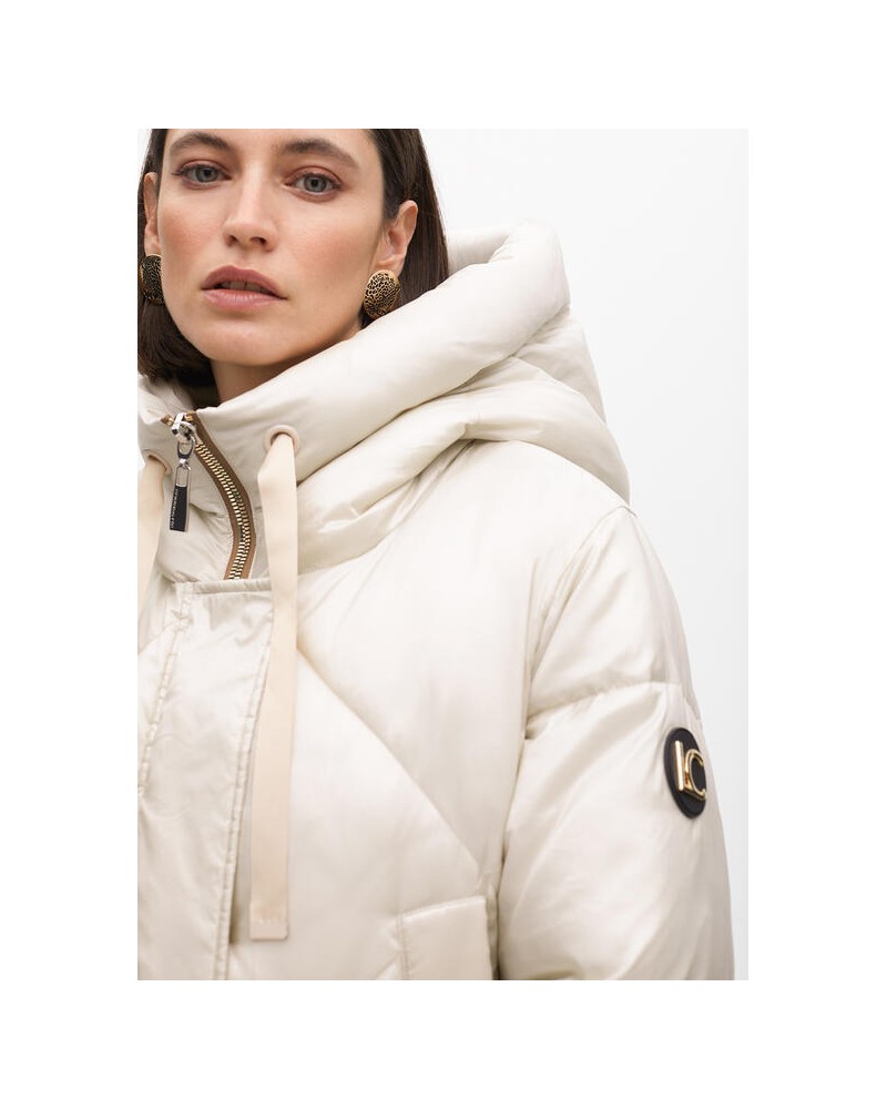 Anorak plumas capucha de Lola Casademunt