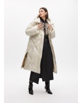 Anorak plumas capucha de Lola Casademunt