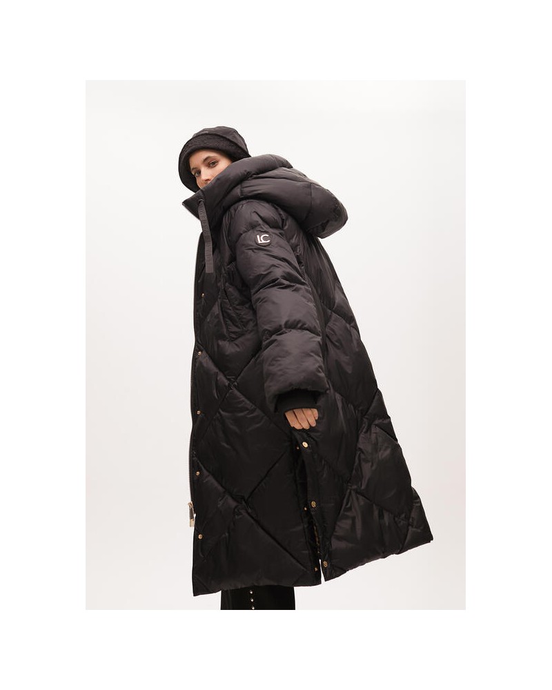 Anorak plumas capucha de Lola Casademunt