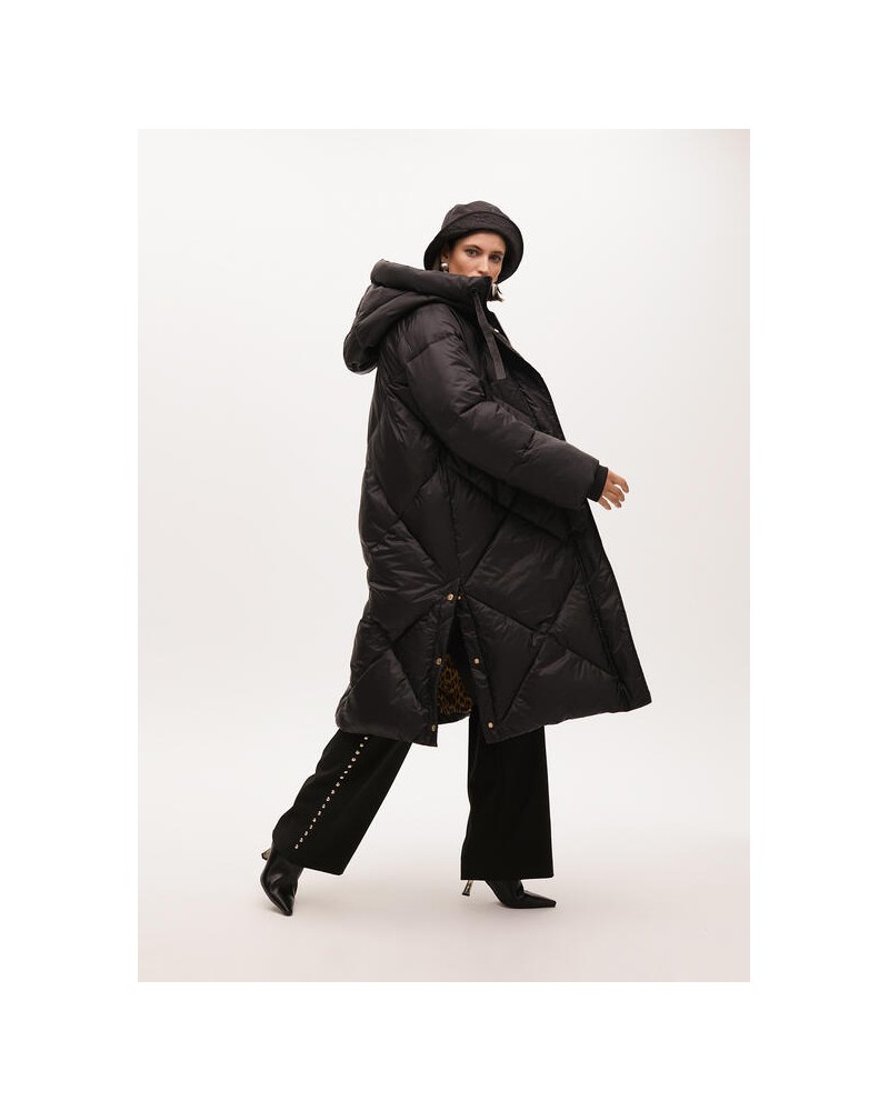 Anorak plumas capucha de Lola Casademunt