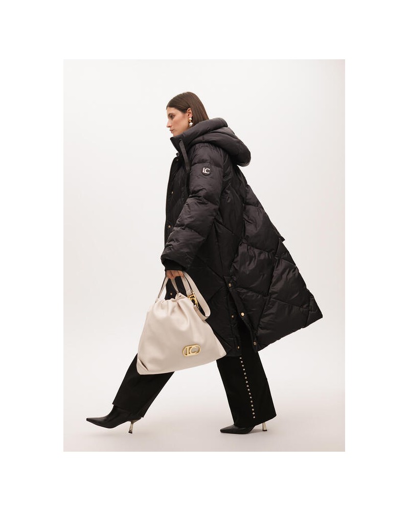 Anorak plumas capucha de Lola Casademunt