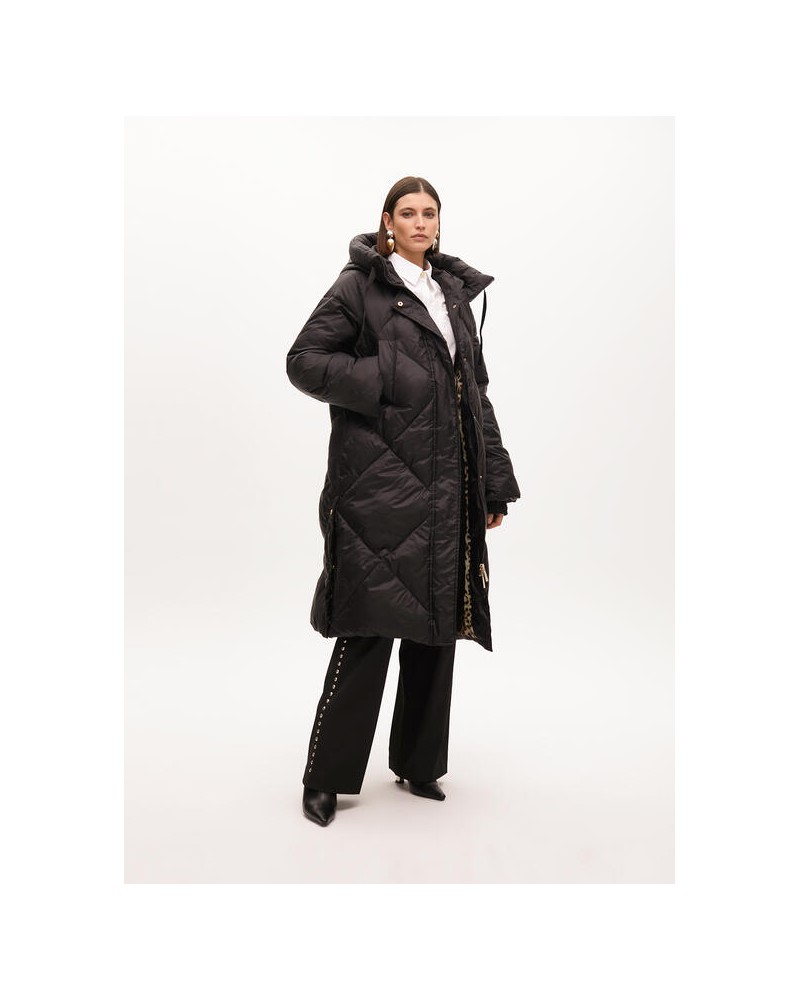 Anorak plumas capucha de Lola Casademunt