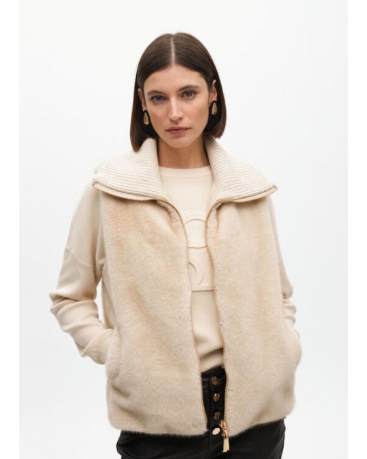 Chaleco pelo corto crudo de Lola Casademunt