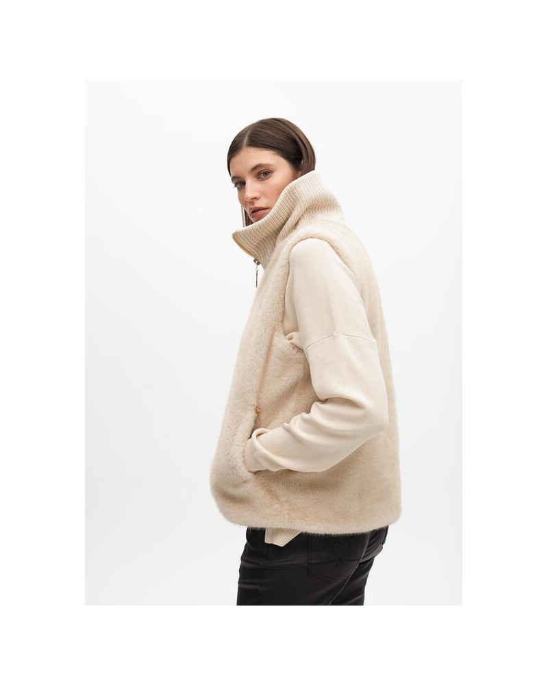 Chaleco pelo corto crudo de Lola Casademunt