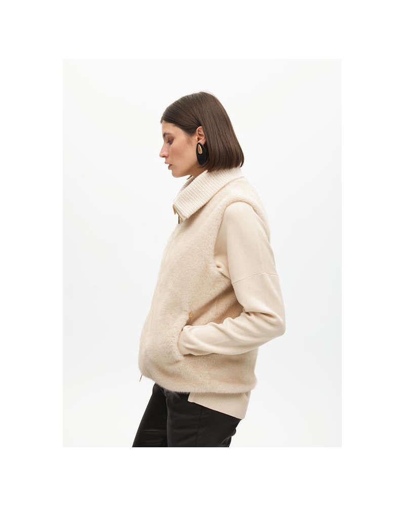 Chaleco pelo corto crudo de Lola Casademunt