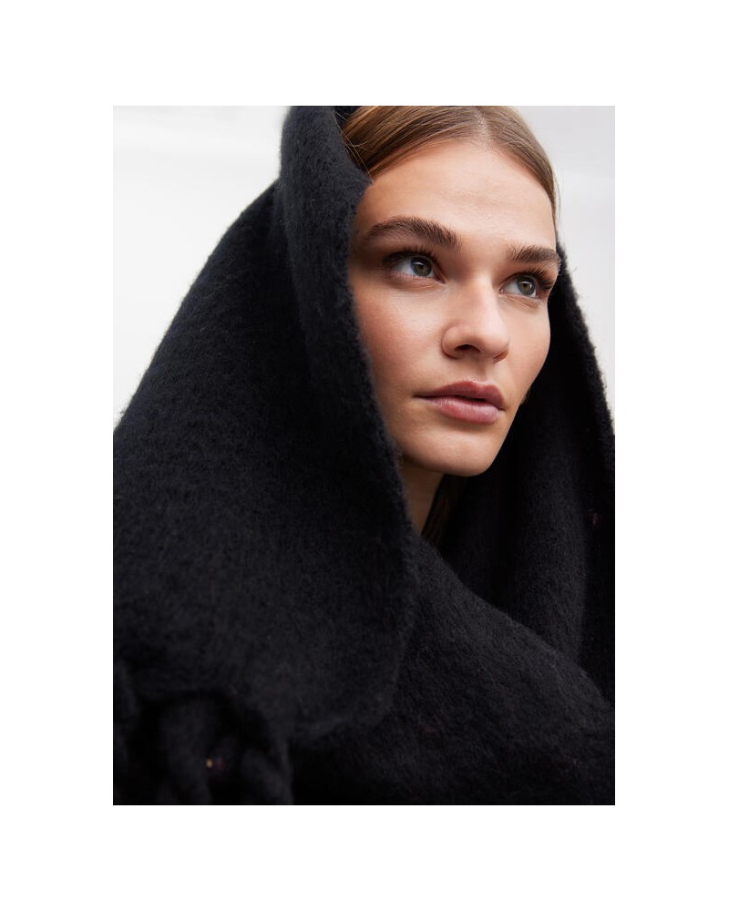Bufanda lisa con flecos de Lola Casademunt