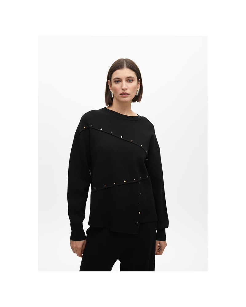 Jersey negro con tachas de Lola Casademunt