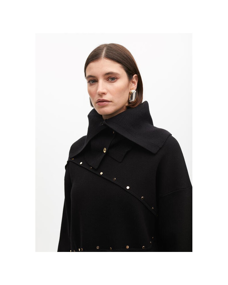 Jersey negro con tachas de Lola Casademunt