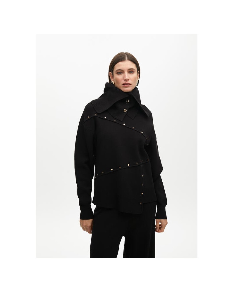 Jersey negro con tachas de Lola Casademunt