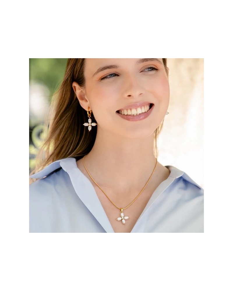 Collar con cruz de perlas y circonita de Anartxy