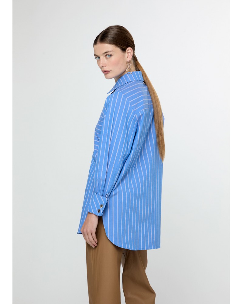 Camisa oversize azul rayas de Lola Casademunt