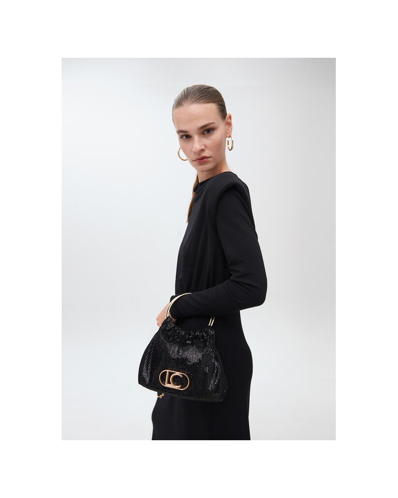 Bolso de lentejuelas con asa metal de Lola Casademunt