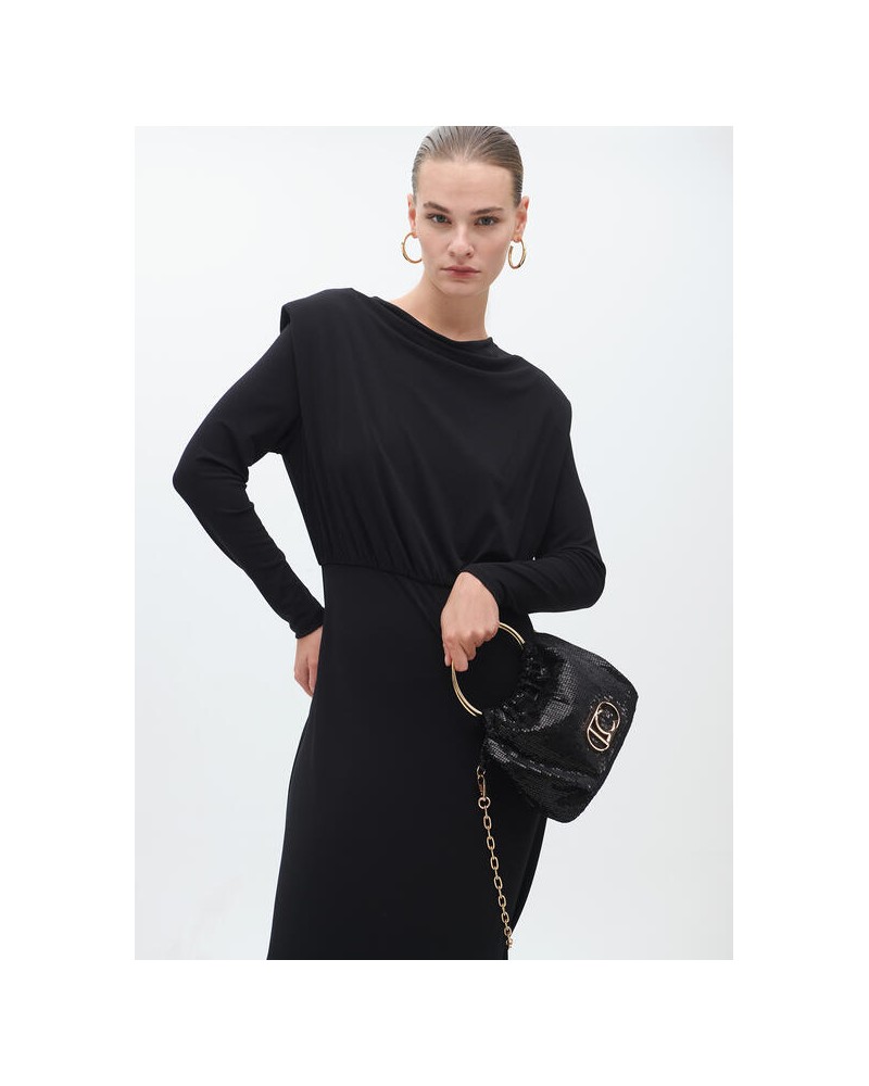 Bolso de lentejuelas con asa metal de Lola Casademunt