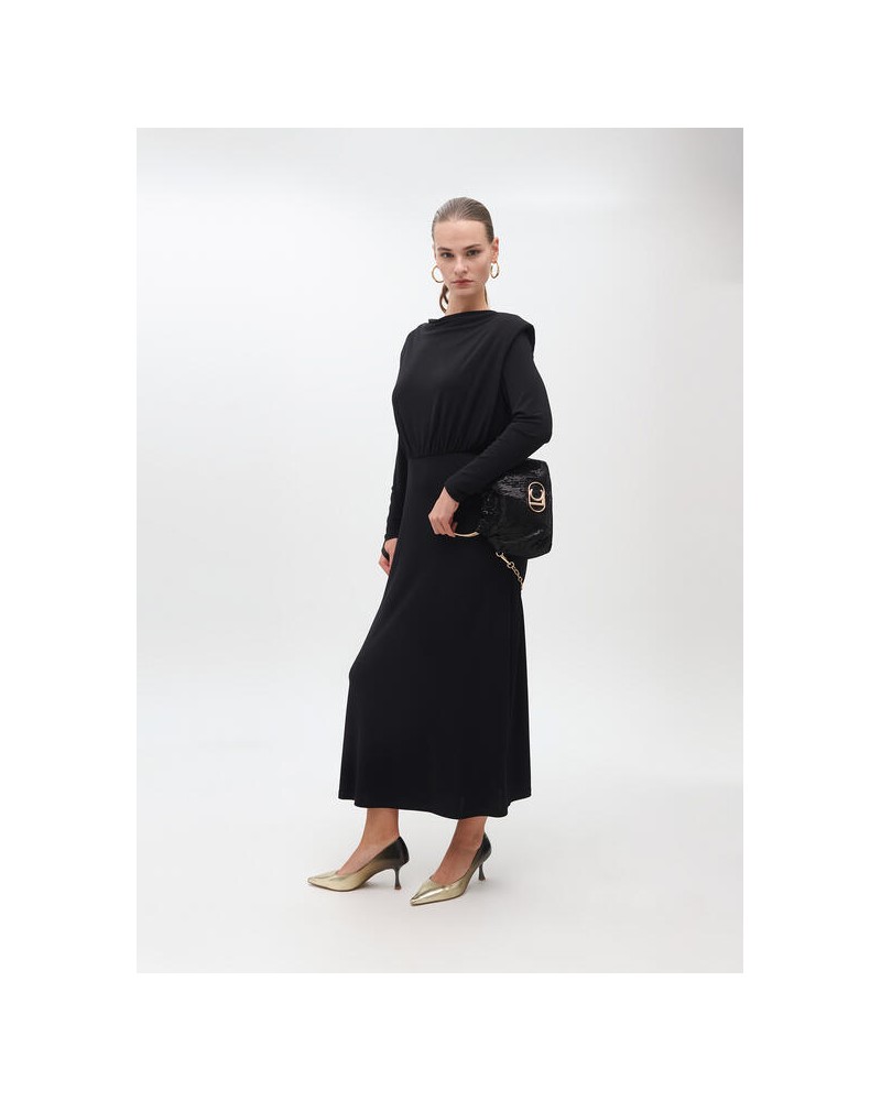 Bolso de lentejuelas con asa metal de Lola Casademunt