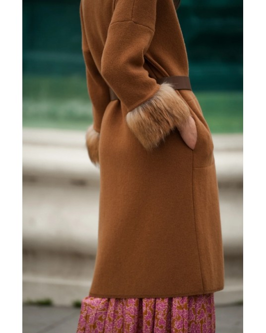 Chaqueta camel con pelo en mangas de Guimanos