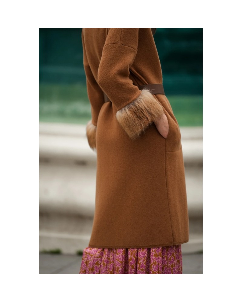 Chaqueta camel con pelo en mangas de Guimanos