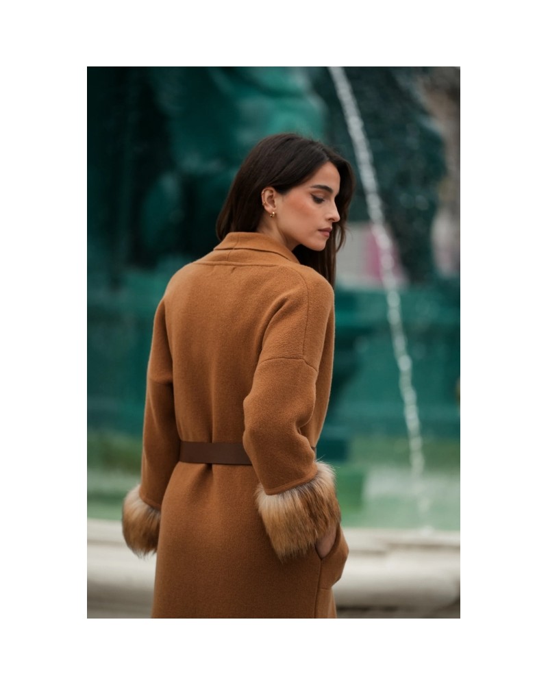 Chaqueta camel con pelo en mangas de Guimanos