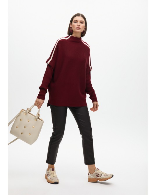 Jersey granate de Lola Casademunt