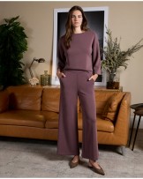 Pantalón ancho modal morado de Surkana