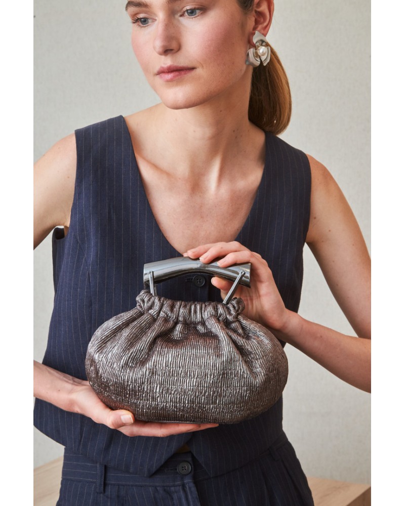 Bolso metalizado asa metal de Latido