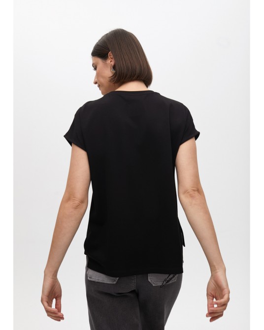 Camiseta abertura con pedrerìa de Lola Casademunt