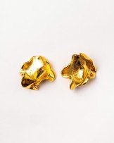 Pendientes crumple dorados de Velatti