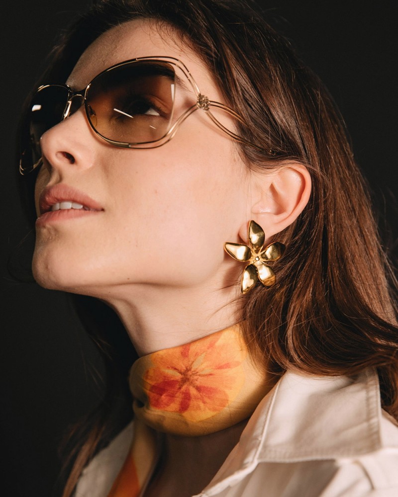Pendientes flor maxi dorados de Velatti