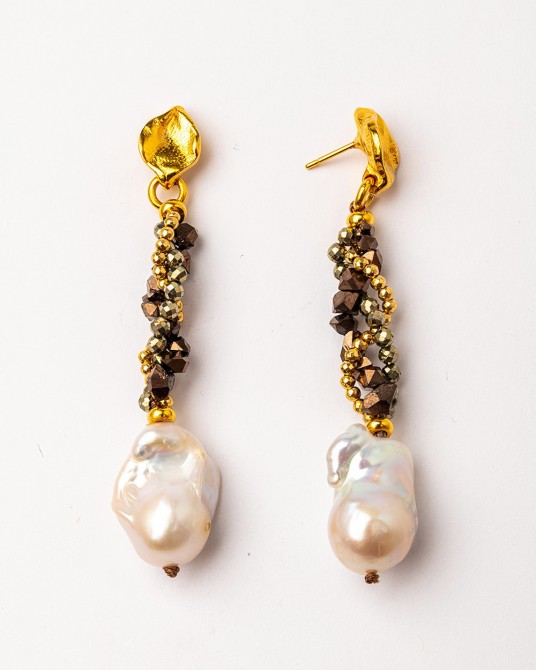 Pendientes con pirita y perla barroca de Velatti