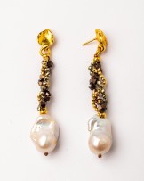 Pendientes con pirita y perla barroca de Velatti